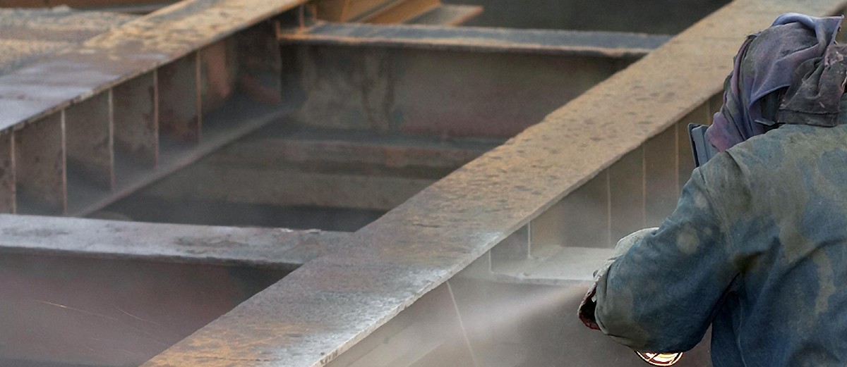 Sandblasting a steel beam